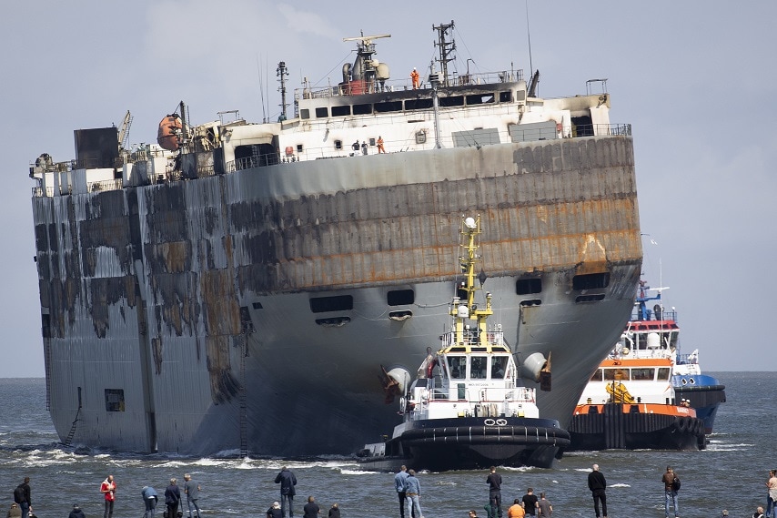 Burnt-out cargo ship arrives at Dutch port
