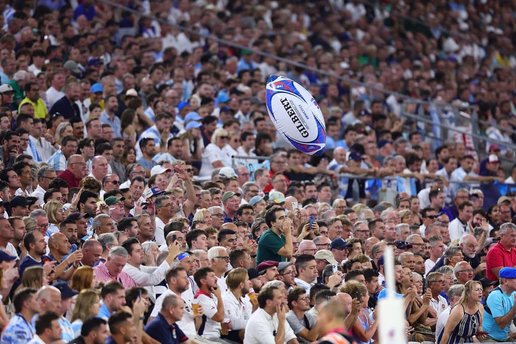 Spectators chant national anthems at Rugby World Cup