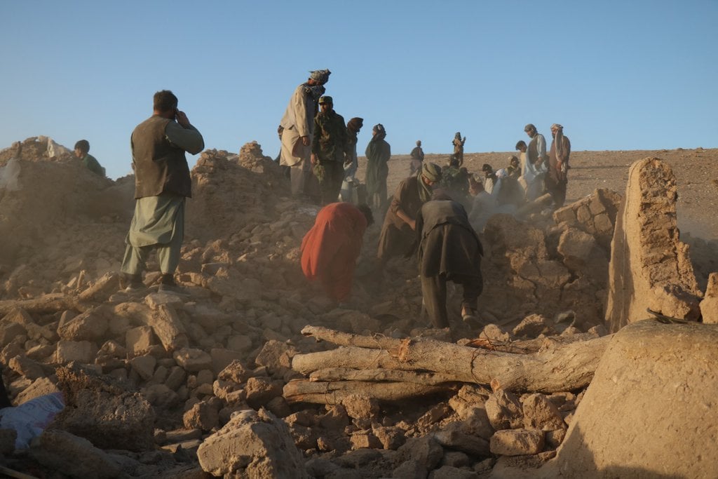 Afghanistan earthquake death toll 'over 1,000'