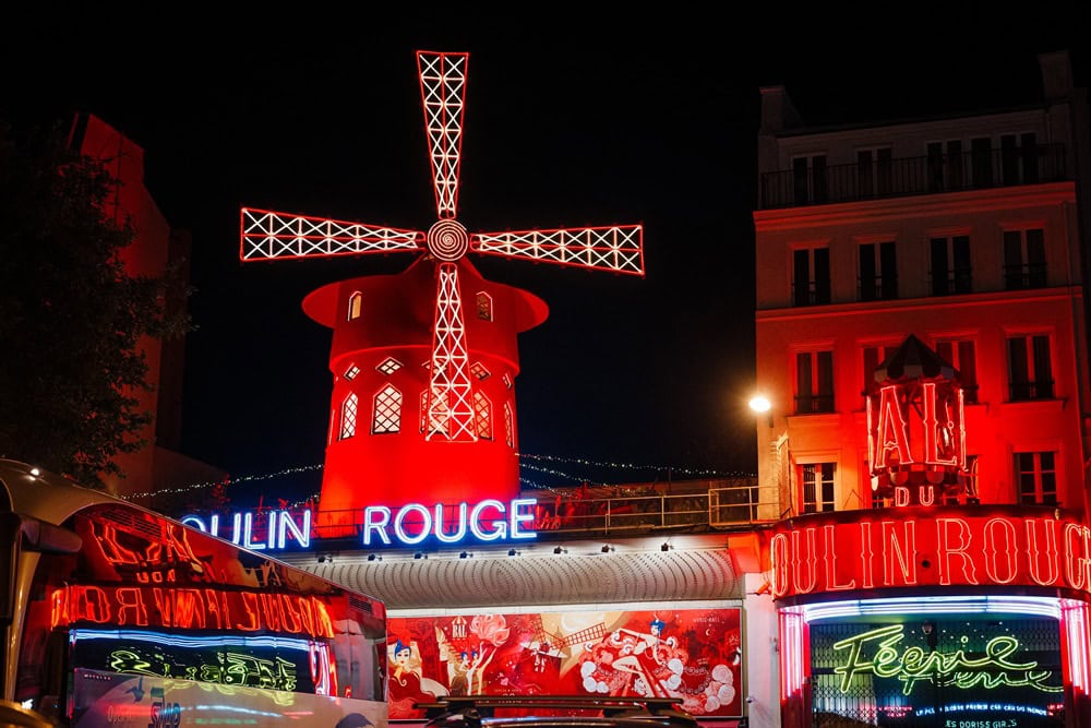 Blades of iconic Moulin Rouge collapse